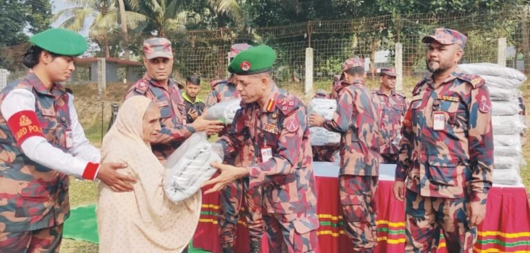 “কুমিল্লায় দুই শতাধিক মানুষের মধ্যে বিজিবির শীতবস্ত্র বিতরণ”