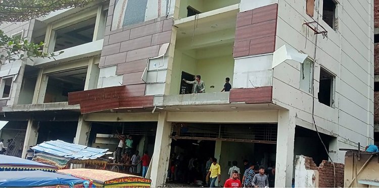 কুমিল্লায় আ.লীগ অফিসকে ‘পাবলিক টয়লেট’ করার ঘোষণা