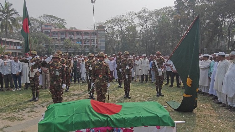 বাবুগঞ্জে মুক্তিযোদ্ধা খলিলুর রহমানকে রাষ্ট্রীয় মর্যাদায় দাফন