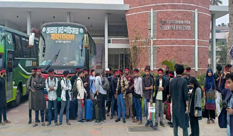 ‘প্রিয় ক্যাম্পাস আর নিরাপদ নয়’, ঢাকার পথে কুয়েট শিক্ষার্থীরা