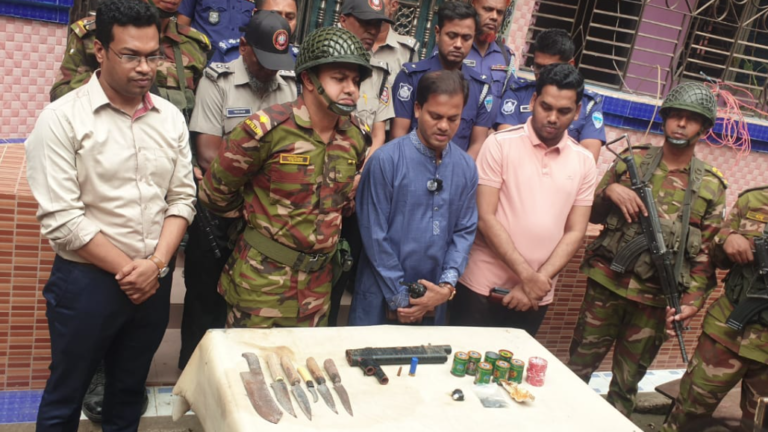 ছাত্রদল নেতার খাটের নিচ থেকে আগ্নেয়াস্ত্র উদ্ধার
