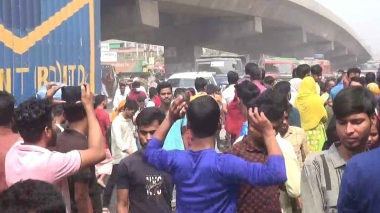 নারী শ্রমিক আত্মহত্যার জেরে অসন্তোষ, অবরোধ