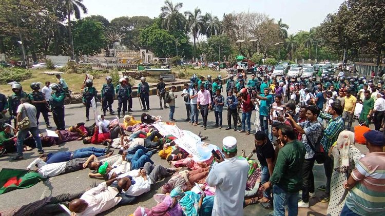প্রতিবন্ধী শিক্ষকরা সড়কে, তীব্র যানজটে কাহিল নগরবাসী