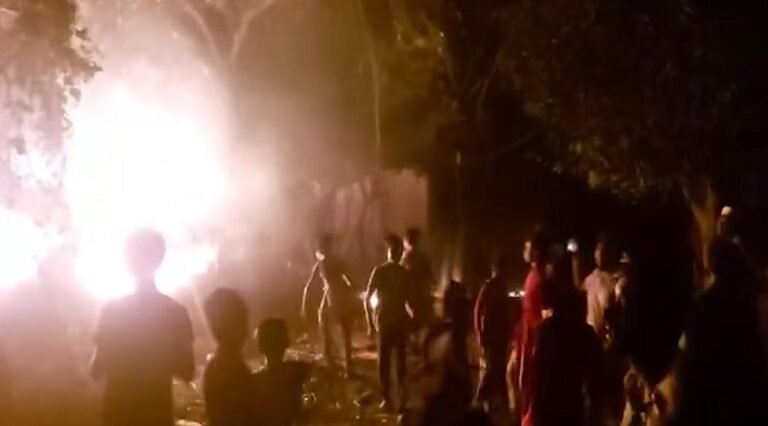 আছিয়ার বোনের শ্বশুরবাড়িতে আগুন দিলো বিক্ষুব্ধ জনতা