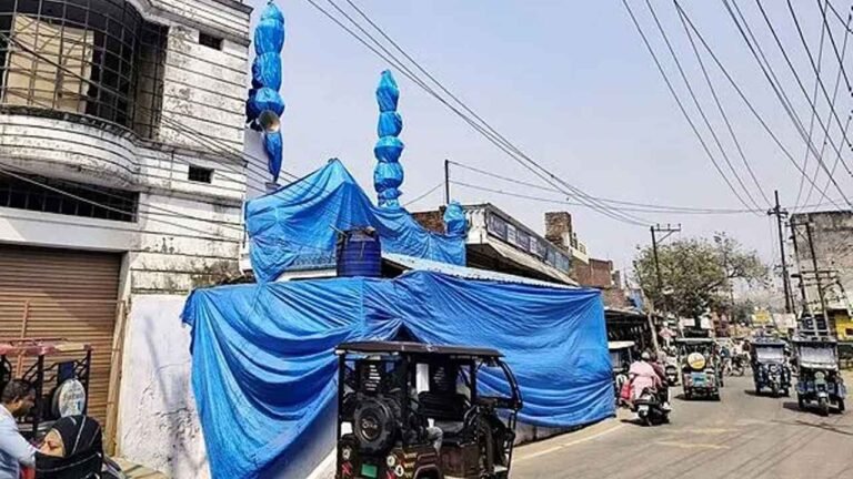 হোলির আগে ভারতে ১০ মসজিদ ঢেকে দেওয়া হচ্ছে