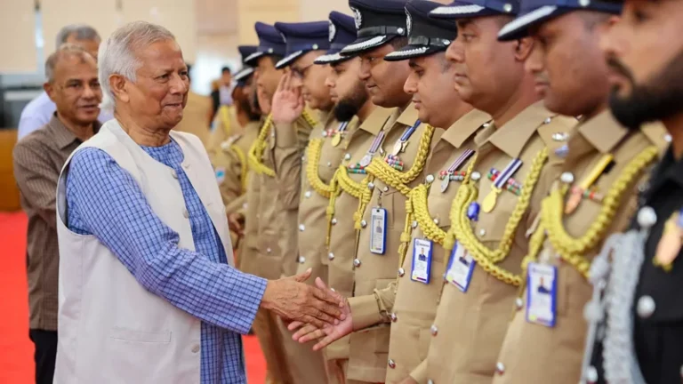 মানুষের আস্থা ফিরিয়ে আনতে পুলিশের প্রতি প্রধান উপদেষ্টার আহ্বান