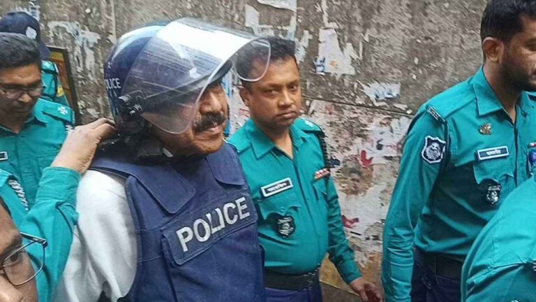 পুলিশকে ‘চৌদ্দগুষ্টি’ শেষ করে দেওয়ার হুমকি শাজাহান খানের