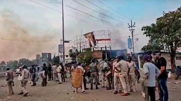 মুর্শিদাবাদে ইন্টারনেট বন্ধ করে পুলিশের গুলি