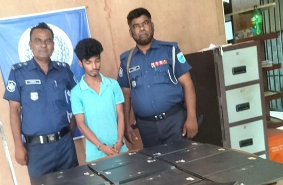 স্কুলের ল্যাপট চুরির অপরাধে ছেলেকে পুলিশে সোপর্দ করেছেন বাবা